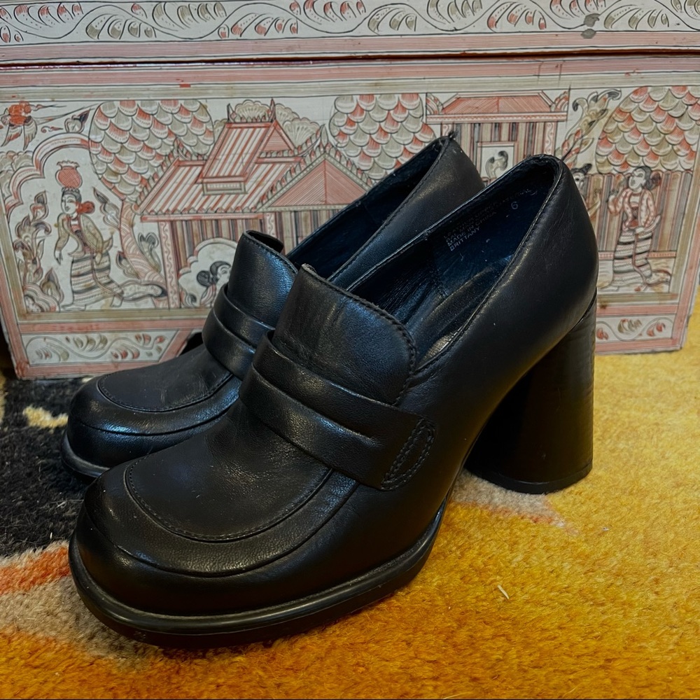 ✨SOLD✨ Rare Vintage 90s Steve Madden Loafers